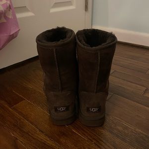 Classic chocolate brown Ugg. Worn maybe a couple times. Size 9 womens.